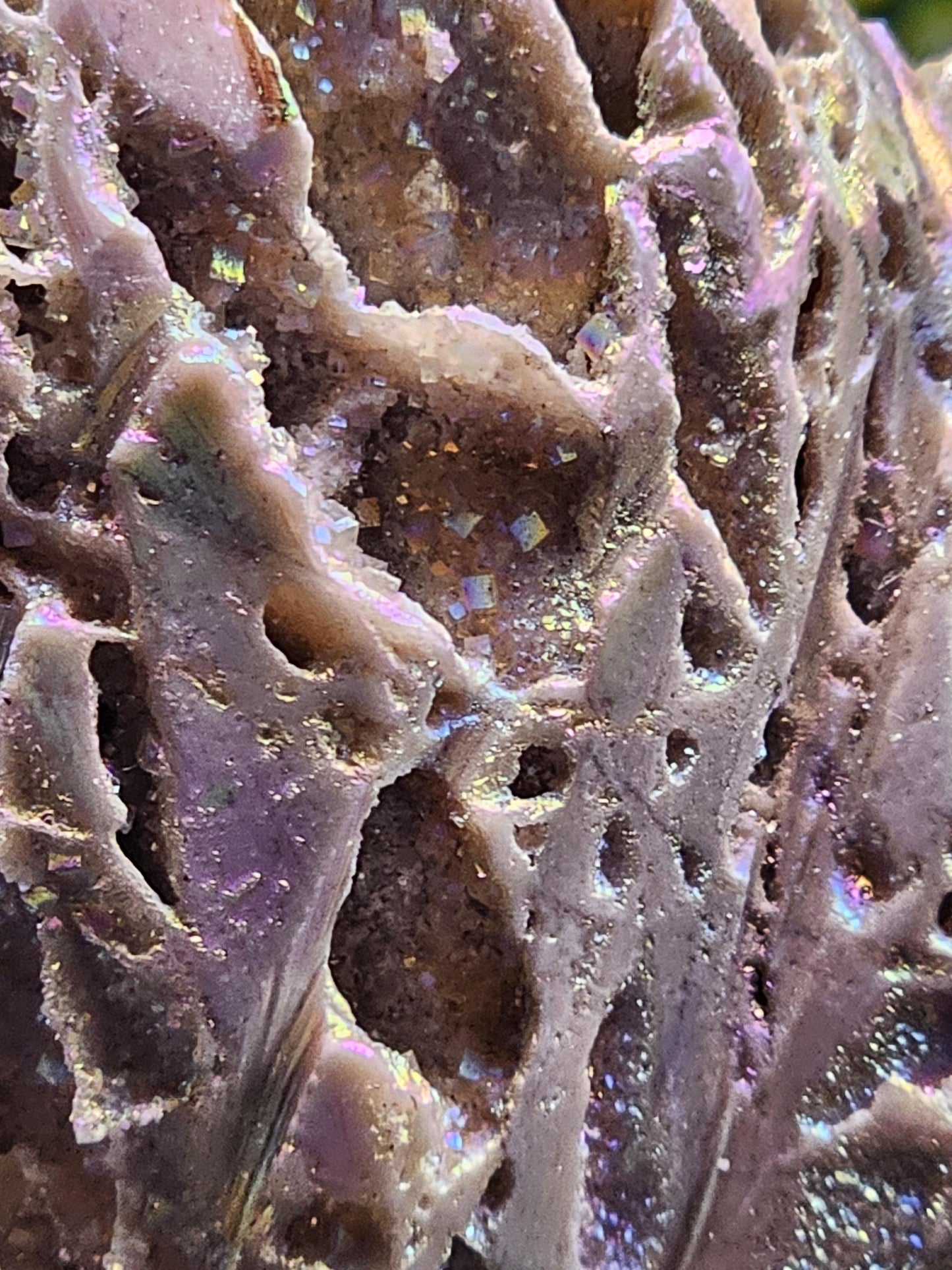 Angel Aura Sphalerlite Large Hen Carving